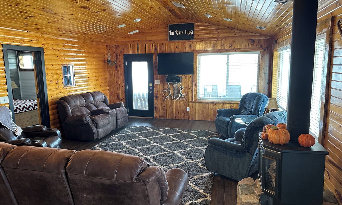 Butler County Cabin | Cozy lake cabin along the Platte River.
