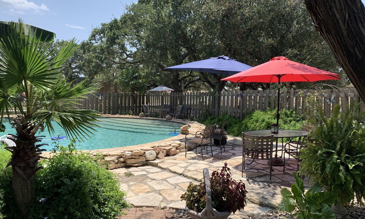 Buchanan Dam Cabin | Cozy Lake Cabin ; private Hot Tub , pool & kayaks possibly shared. We