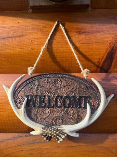 Golden House | Cozy Lake Cabin