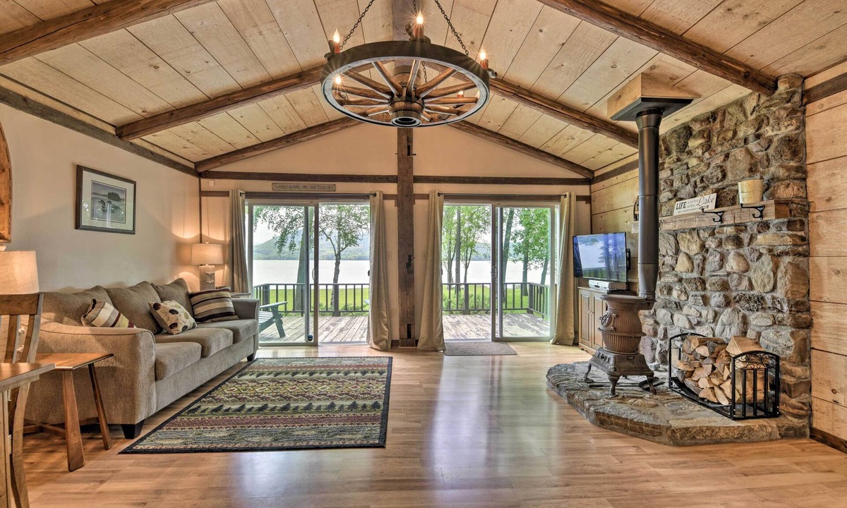 Bridport Cottage | Cozy Lake Champlain Cottage w/Beautiful View