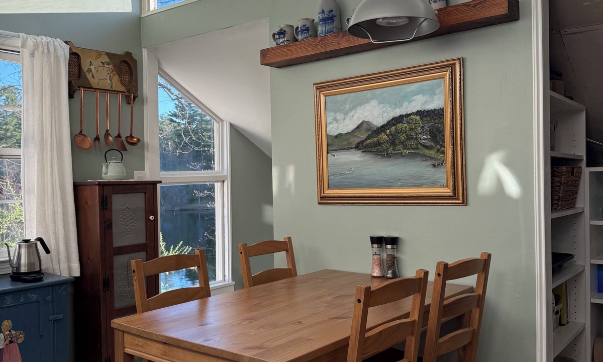 Dunstable Cottage | Cozy Lake Cottage in charming Dunstable