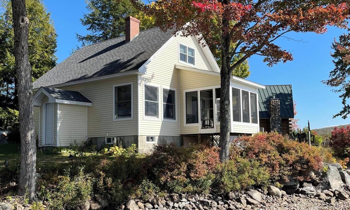 Lincoln Cottage | Cozy Lake Cottage on Coldstream