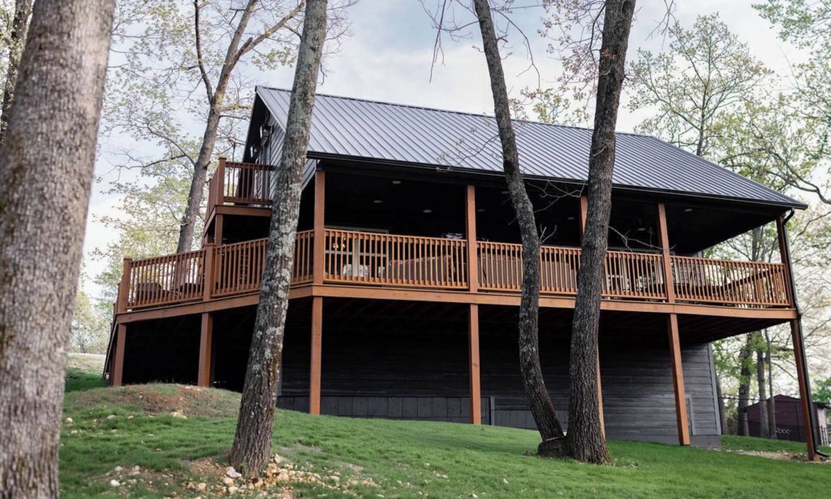 Eucha House | Cozy Lake Escape: Unwind with Stunning Lake Views in New Eucha.
