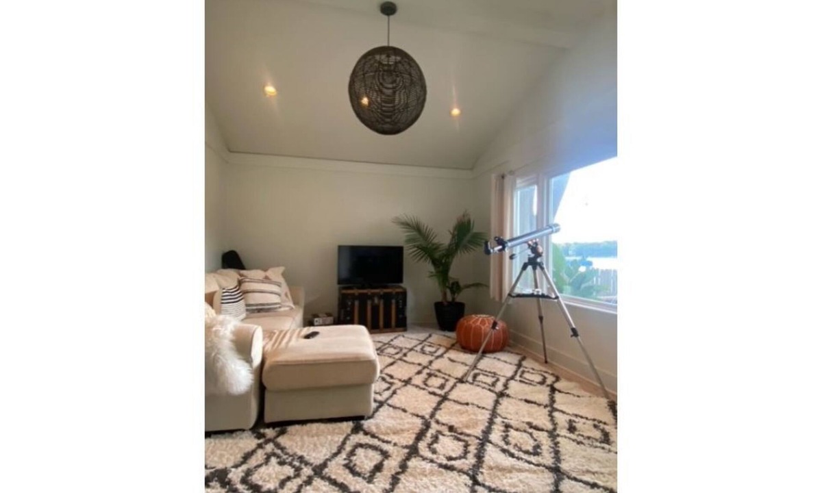 Drayton Plains Cottage | Cozy Lake Front Cottage