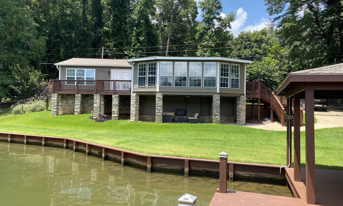 Fortson House | Cozy Lake Front Home with Private Boat Launch/Dock