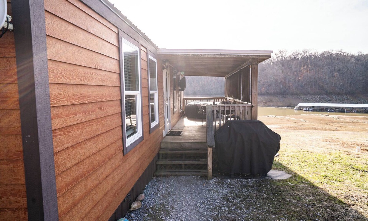 Dandridge Cabin | Cozy Lake Front Park Model on Douglas Lake with Hot Tub!
