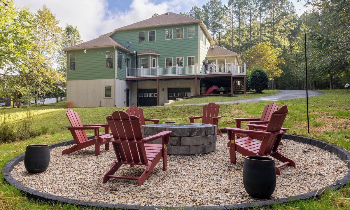 Wise House | Cozy Lake Getaway Firepit Lake Access Gas Fireplace Grill
