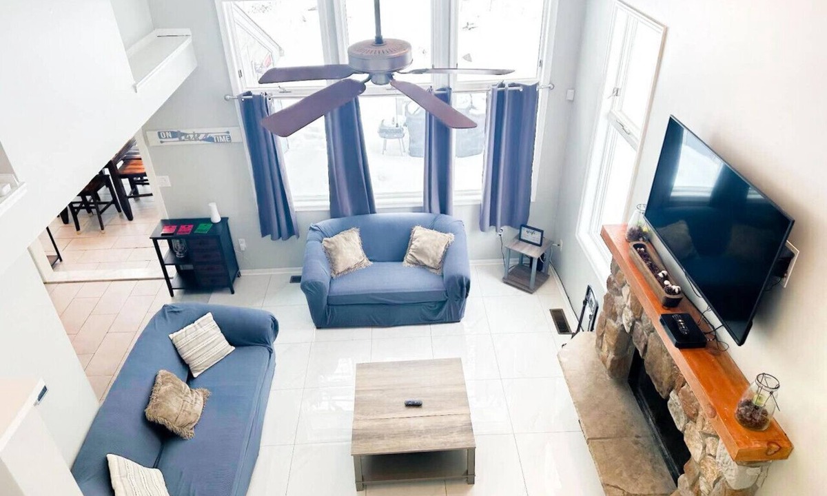 Lake Harmony House | Cozy Lake Harmony Basecamp Sleeps 12!