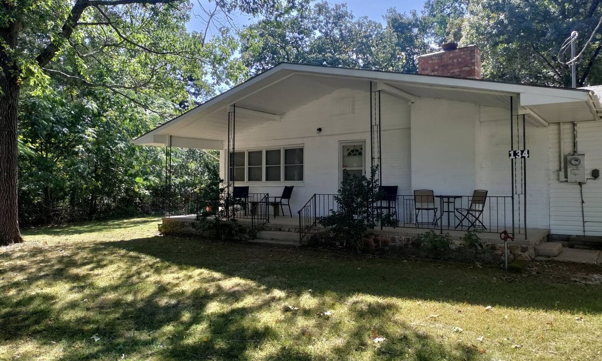 Diamond City House | Cozy Lake Home- Fishing Golfing Boating Relaxing!