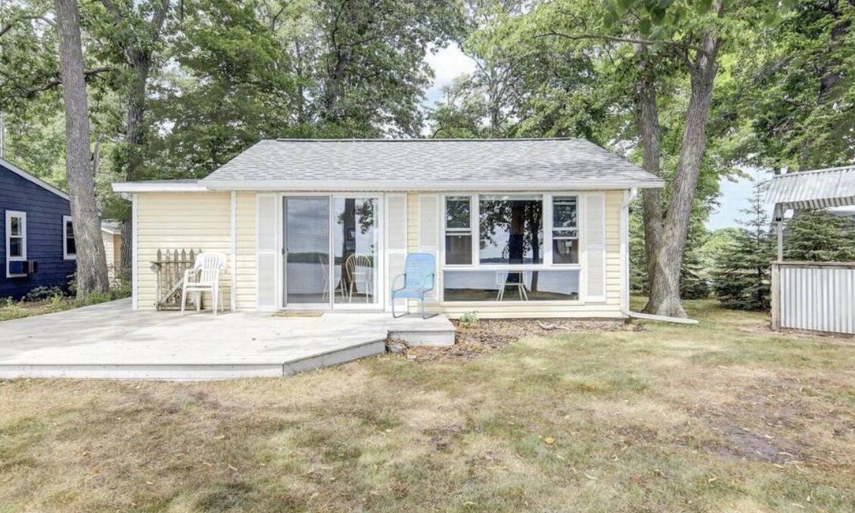Hillman House | Cozy lake home, fishing and recreational land for all your favorite activities!