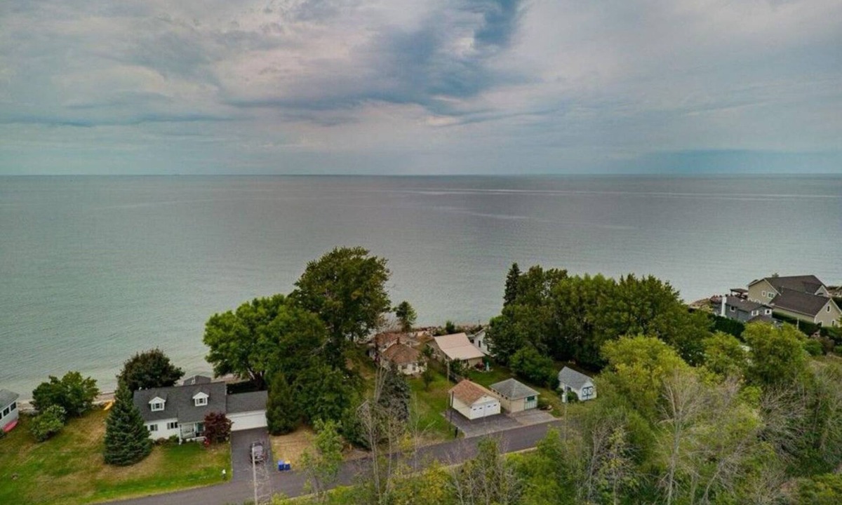 Hilton House | Cozy Lake house in Hilton with beach access.