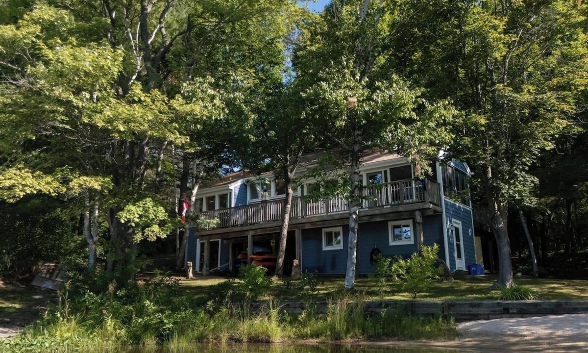 Bala Cabin | Cozy Lake Muskoka Retreat - Sauna & Fire-pit