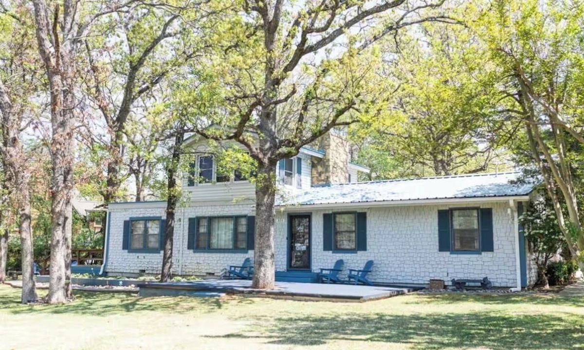 Mead House | Cozy lake retreat in Sand Point! Game room with deck and views of Lake Texoma.