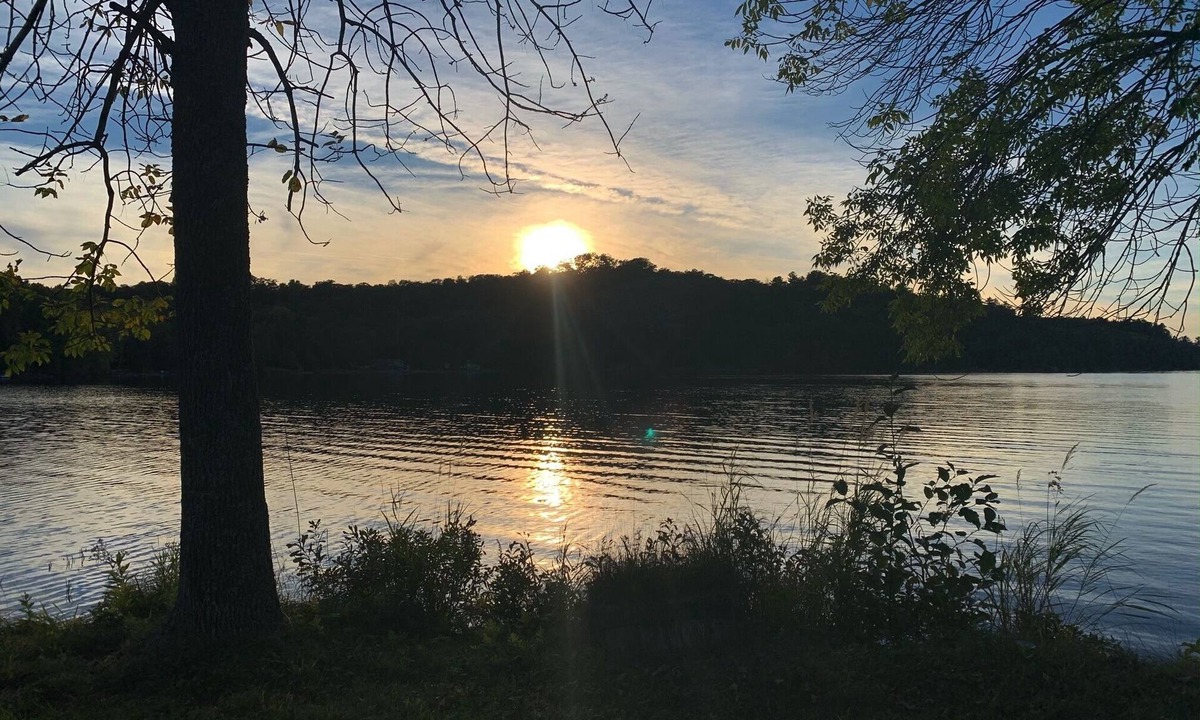 Blind River Cottage | Cozy lake side cottage. Pet friendly