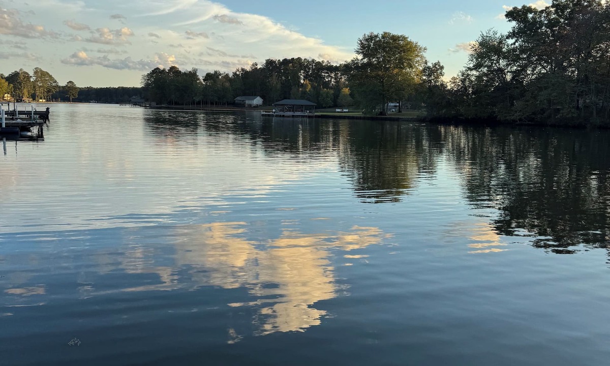Eatonton Cabin | Cozy Lake Sinclair Cabin – Boat Ramp & Dock Next Door!