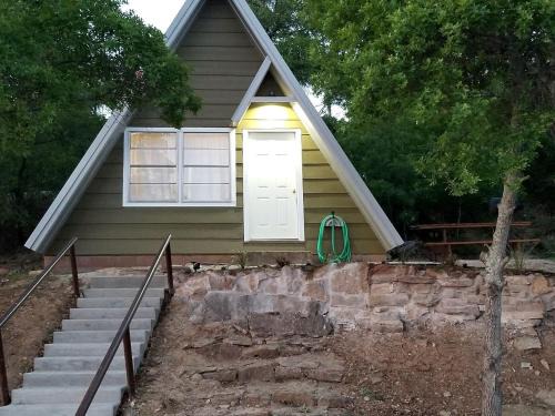Cisco House | Cozy Lakefront A-Frame Cabin with Dock Access & BBQ Near Lake Cisco, TX