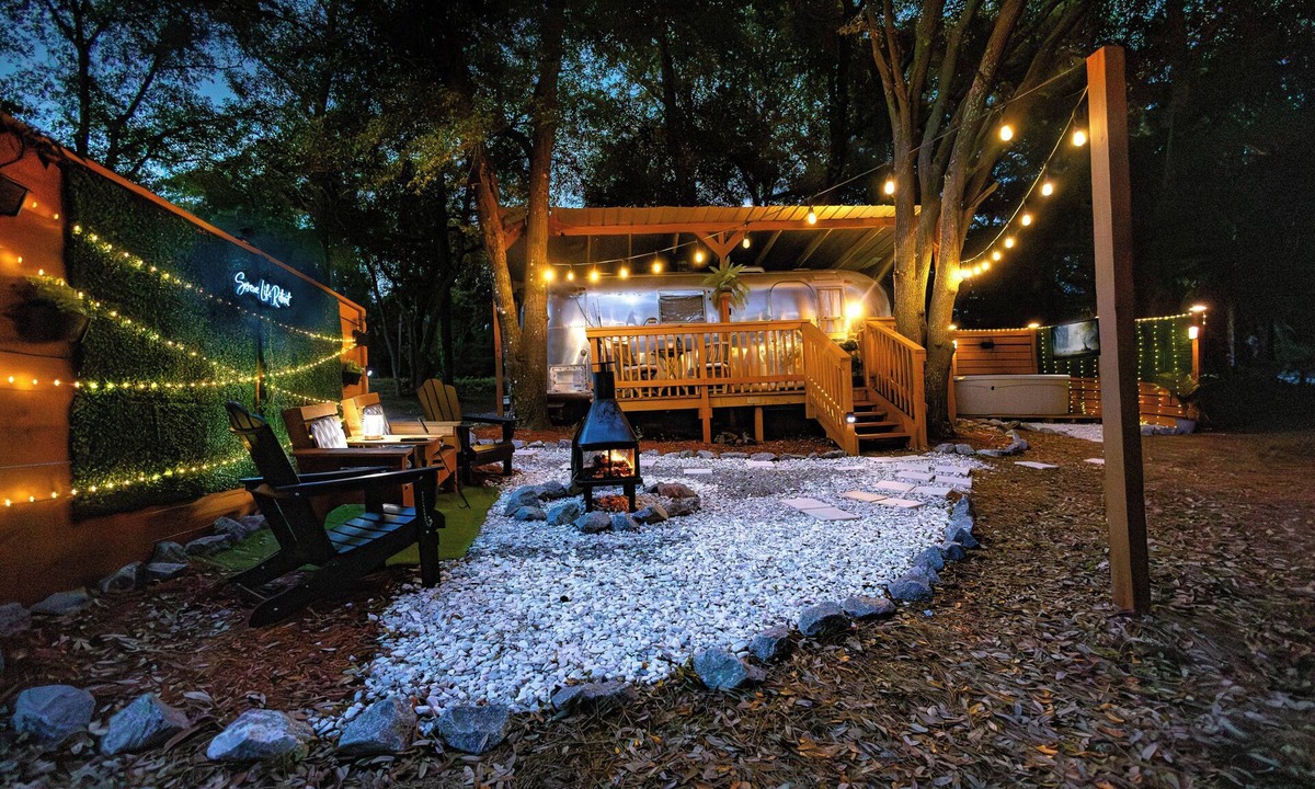 Chipley House | Cozy Lakefront Airstream