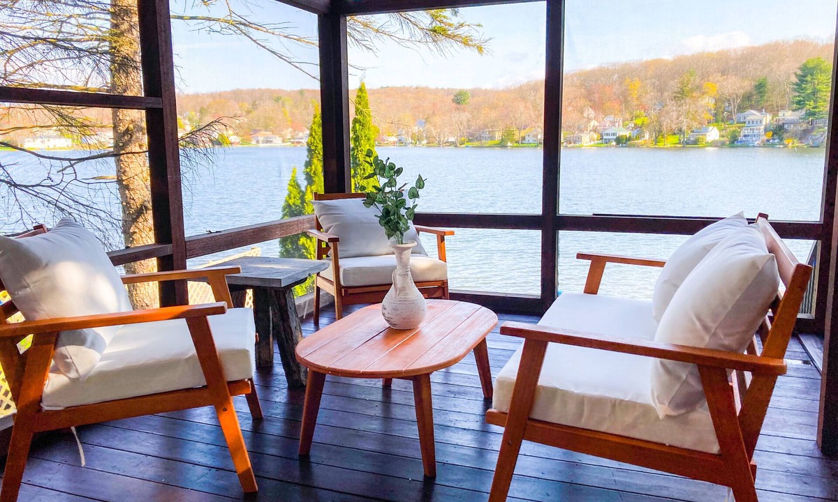 Plymouth House | Cozy Lakefront Bungalow w firepit/dock/kayaks