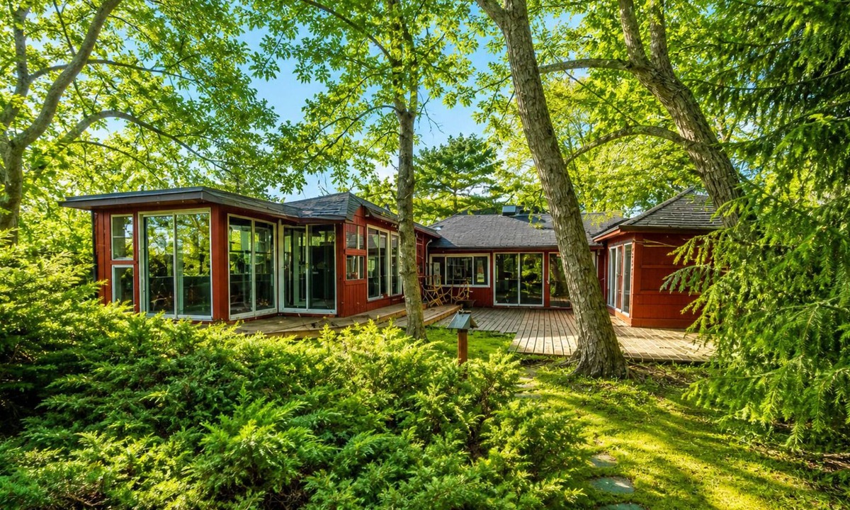North Kingsville Cabin | Cozy Lakefront Cabin Hot Tub + Stunning Views
