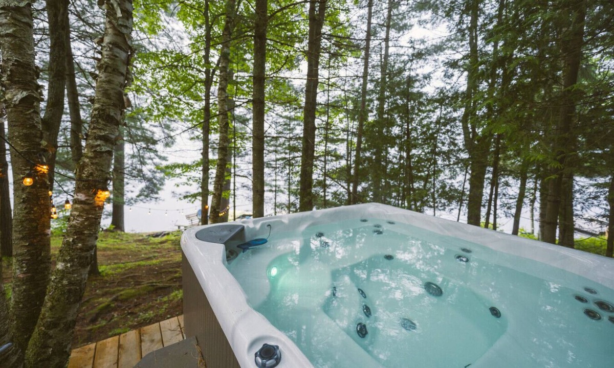 Lake of Bays Cottage | Cozy Lakefront Cottage: Views-Hot Tub-Pet Friendly