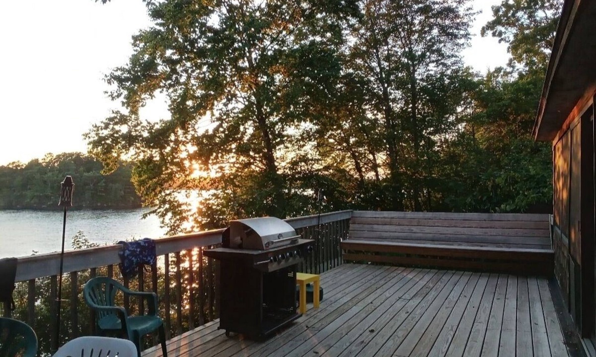 Montville Cabin | Cozy Lakefront Cottage