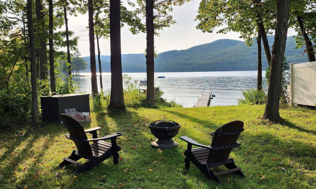 Willsboro House | Cozy lakefront cottage with beach.
