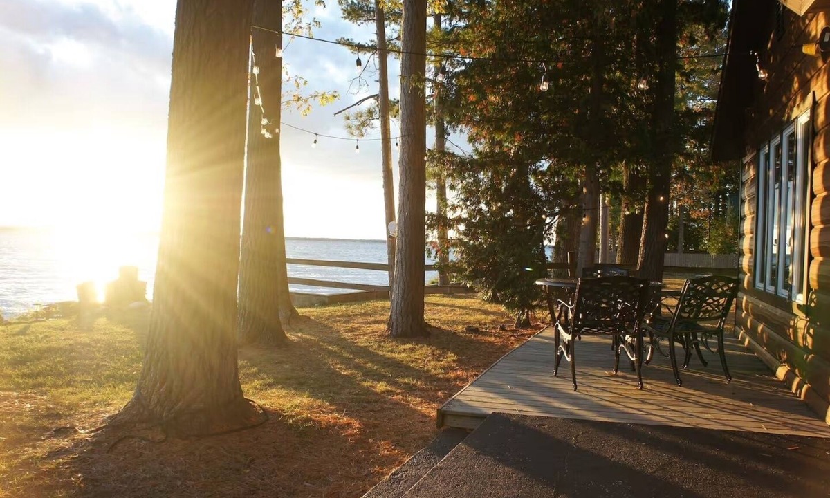 Onaway Cottage | Cozy Lakefront Cottage Getaway on Black Lake