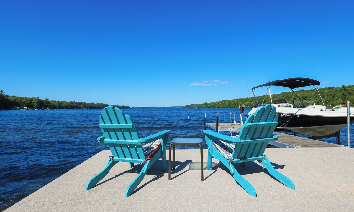 Belgrade Cottage | Cozy Lakefront Cottage