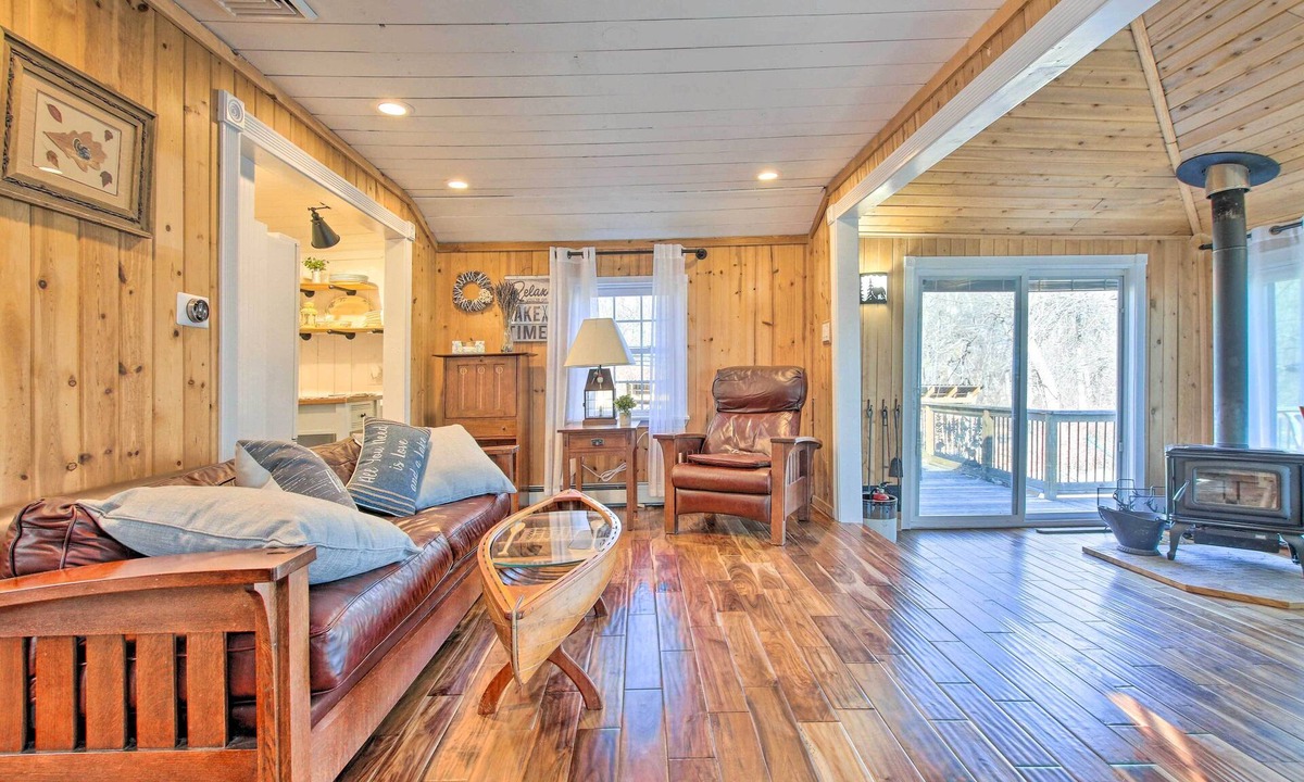 Coventry Lake Cottage | Cozy Lakefront Cottage w/Fire Pit, Grill & Views!