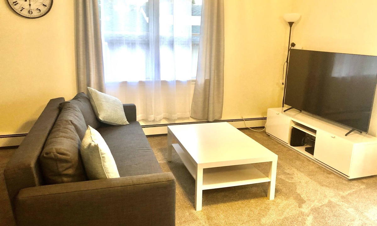 Hopatcong House | Cozy Lakefront House with a private dock and lakefront.