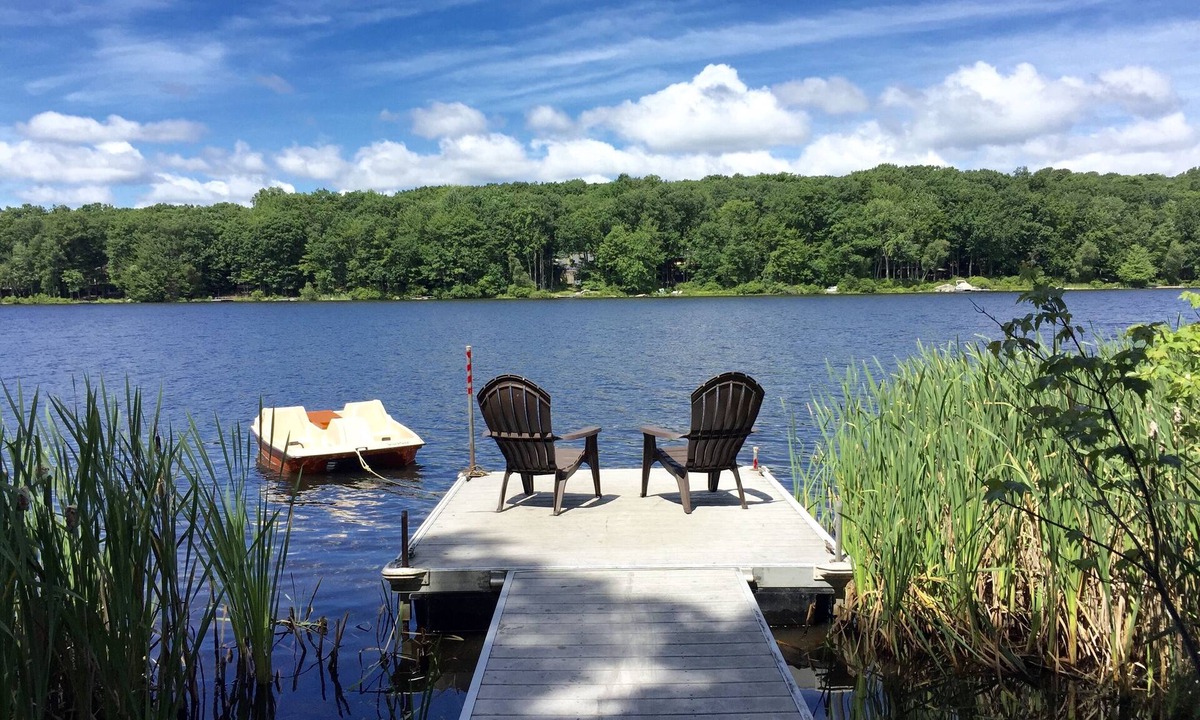Hawley House | Cozy Lakefront Poconos Retreat In A Private Community
