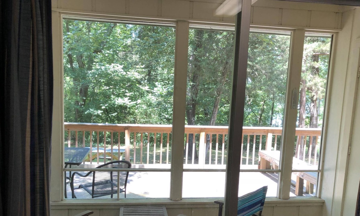 Greers Ferry Apartment | Cozy Lakefront Studio with BOAT SLIP!!!