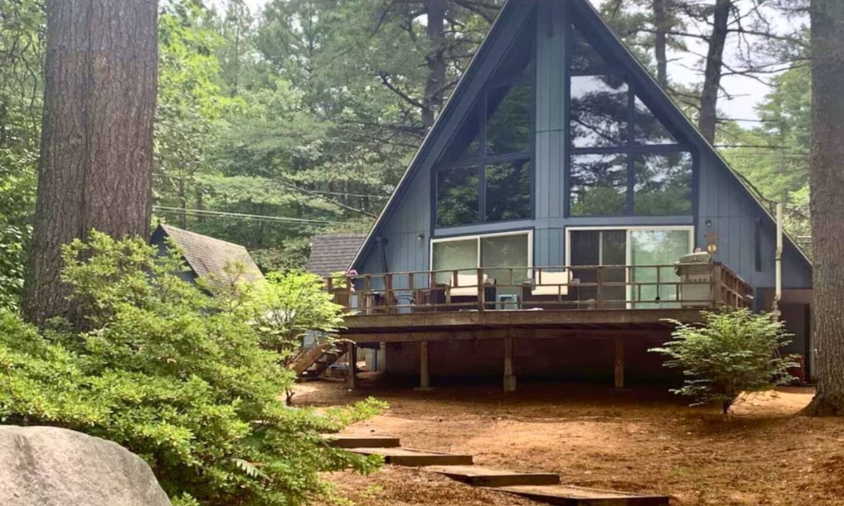 Conway House | Cozy Lakeside Cabin Near Cranmore Ski Resort