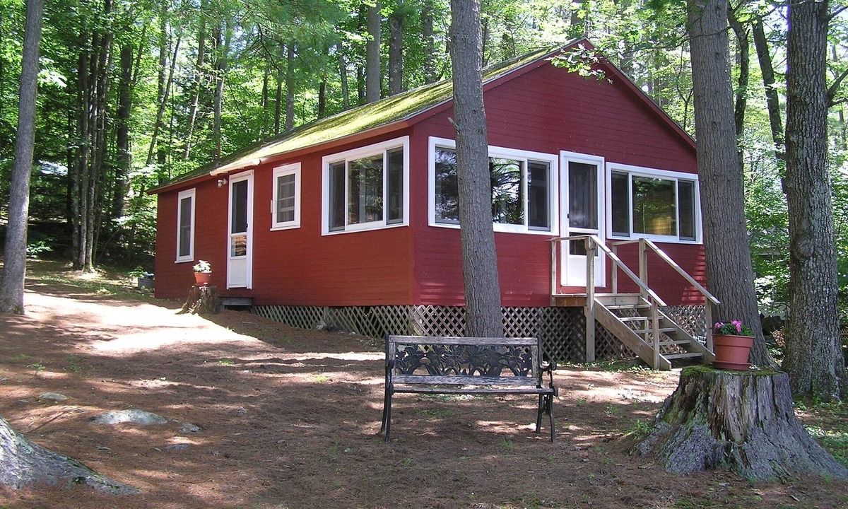 West Hopkinton Cottage | Cozy Lakeside Cottage