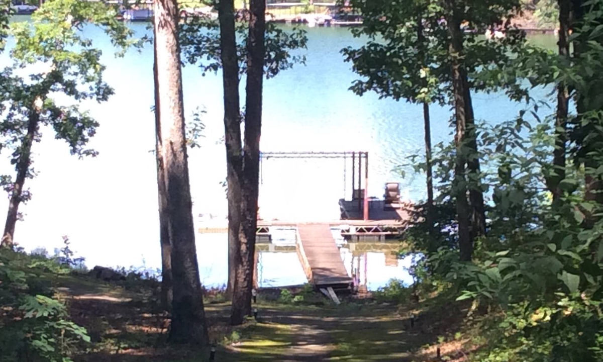 Cumming House | Cozy Lakeside home w beautiful view