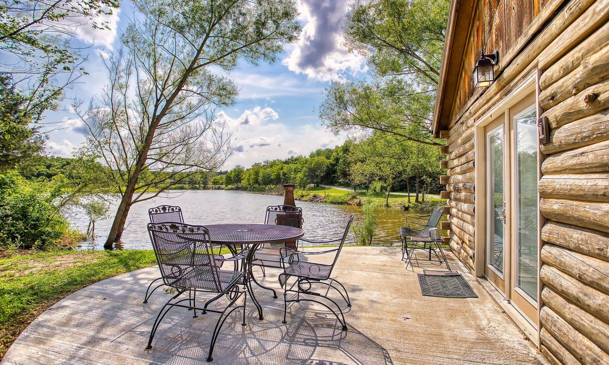 Sand Springs Cabin | Cozy Lakeside Log Cabin. Private Lake, Peaceful & Secluded. Pet-friendly!