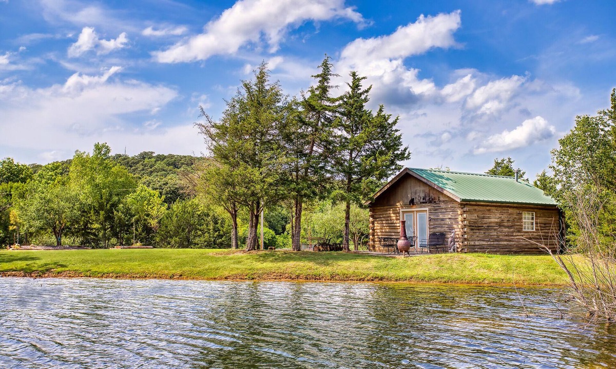 Sand Springs Cabin | Cozy Lakeside Log Cabin. Private Lake, Peaceful & Secluded. Pet-friendly!