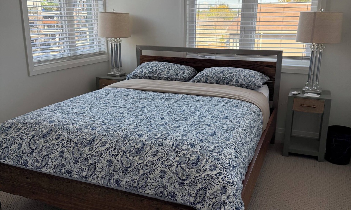 Clarington House | Cozy Lakeside Room with shared bathroom