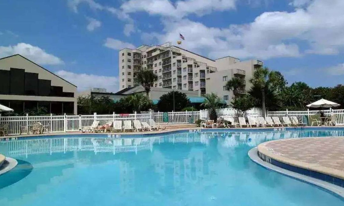Southwest Orlando Condo | Cozy Lakeview Getaway/Near Universal Studios