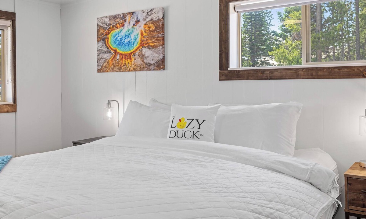 West Yellowstone Hotel | Cozy Lazy Duck Inn #15 features a King bed and kitchenette, just 1 min from Yellowstone.