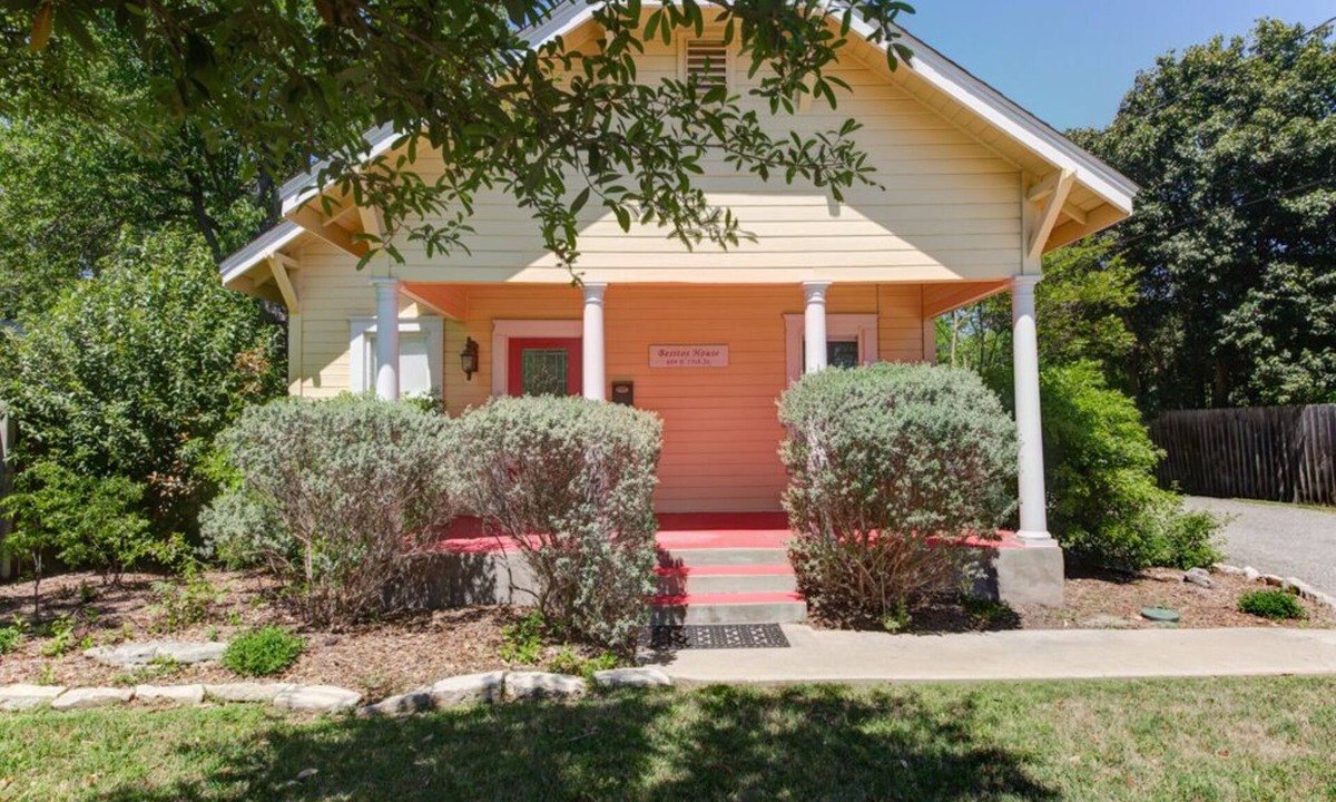 Georgetown House | Cozy Little Cottage in Old Town