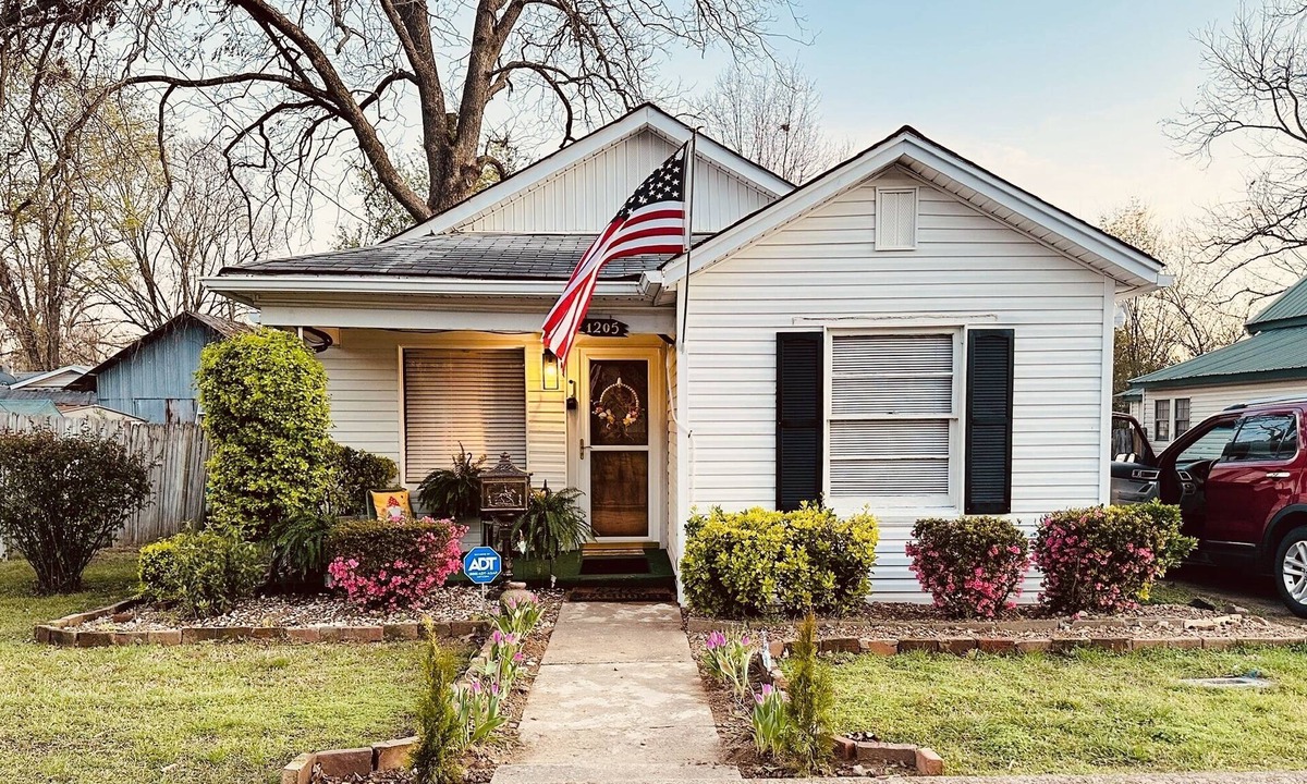 Searcy House | Cozy little cottage