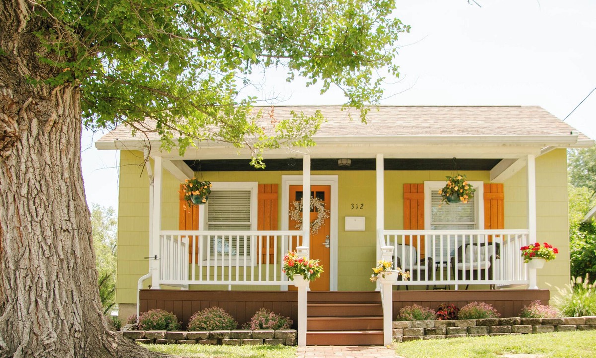 Washington House | Cozy little house blocks from the Park & Fair Grounds.