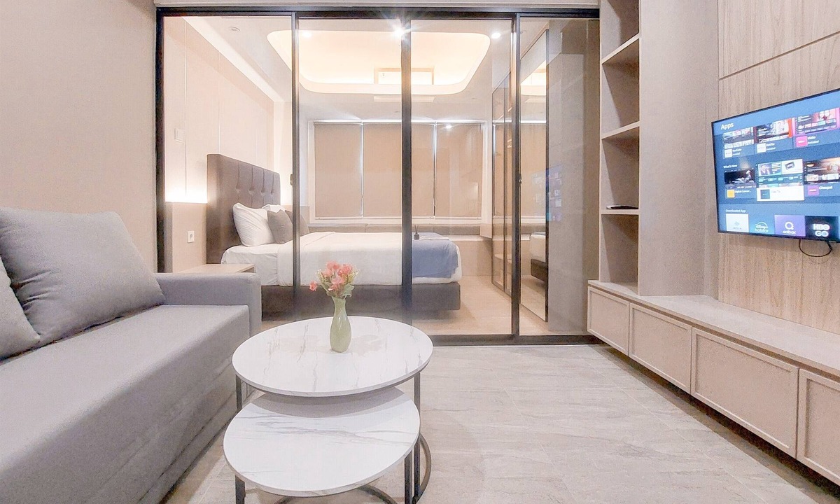 Pinang Apartment | Cozy Living 1Br At Collins Boulevard Apartment