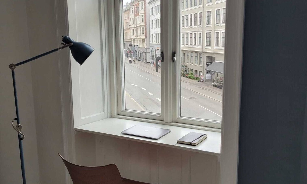 København V Condo | Cozy living room, spacious kitchen apartment, renovated bathroom - central cph.