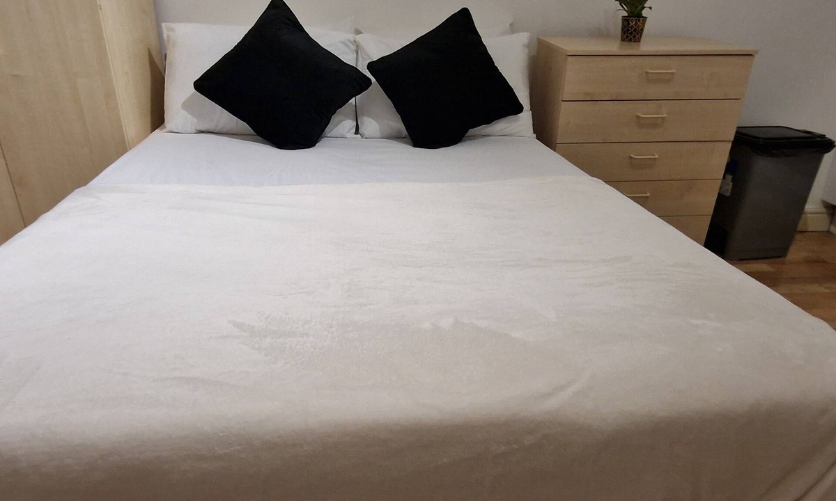 Camberwell Apartment | Cozy Living Studio at Camberwell, Zone 2