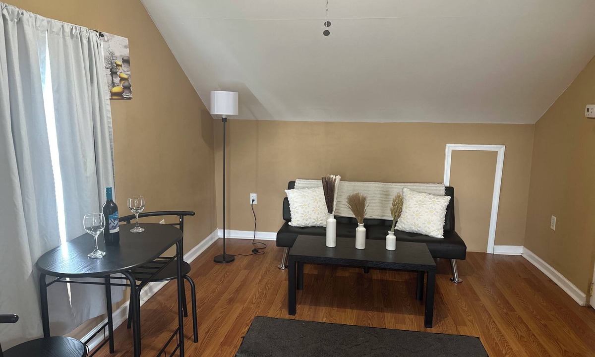 Bear Apartment | Cozy loft above ink shop