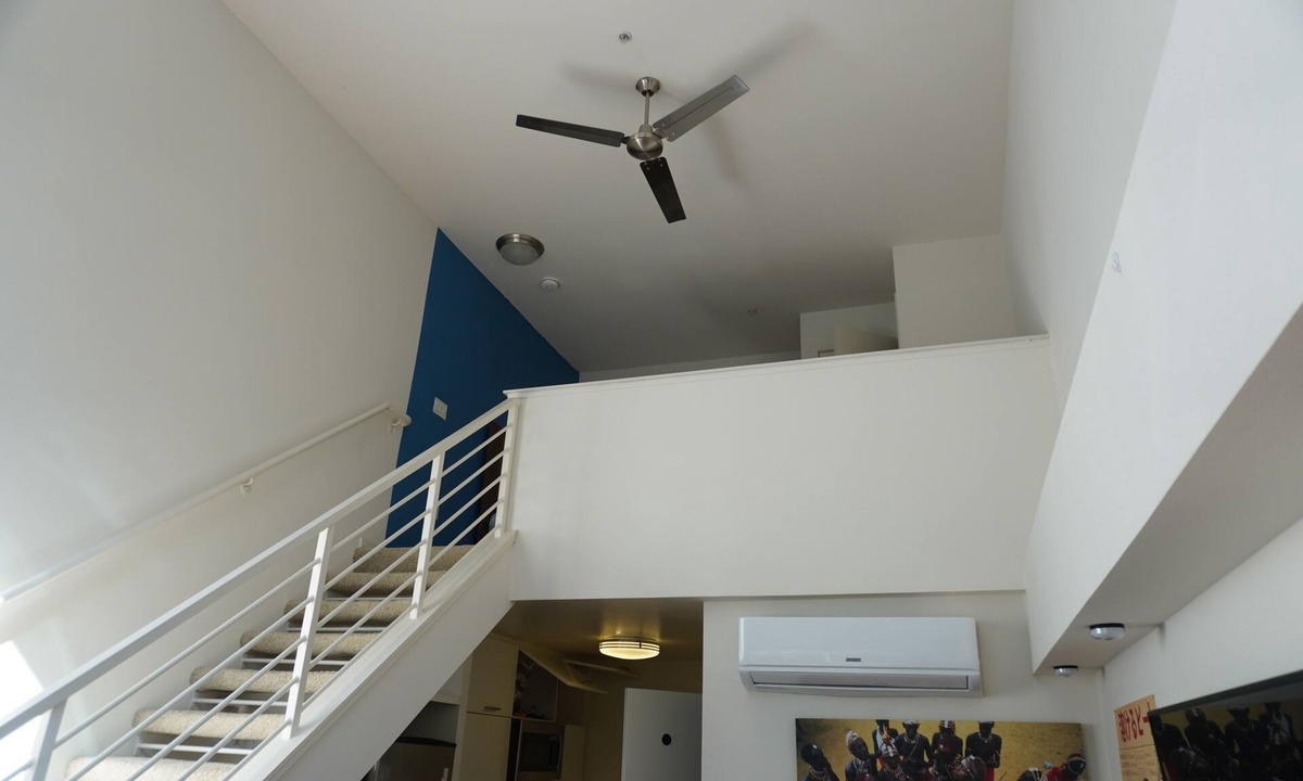 Downtown Apartment | Cozy Loft superb Glendale with Parking , gym and Jacuzzi!