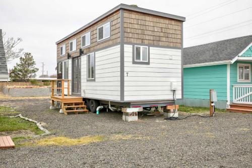 Grayland House | Cozy Loft Tiny House by Ocean Spray Beach