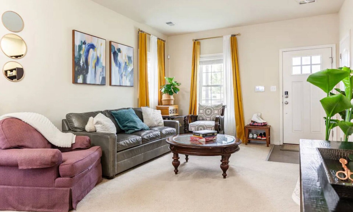Northeast House | Cozy loft w/private parking